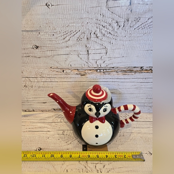 Carnival Cottage Johanna Parker Penguin Teapot - Picture 3 of 3